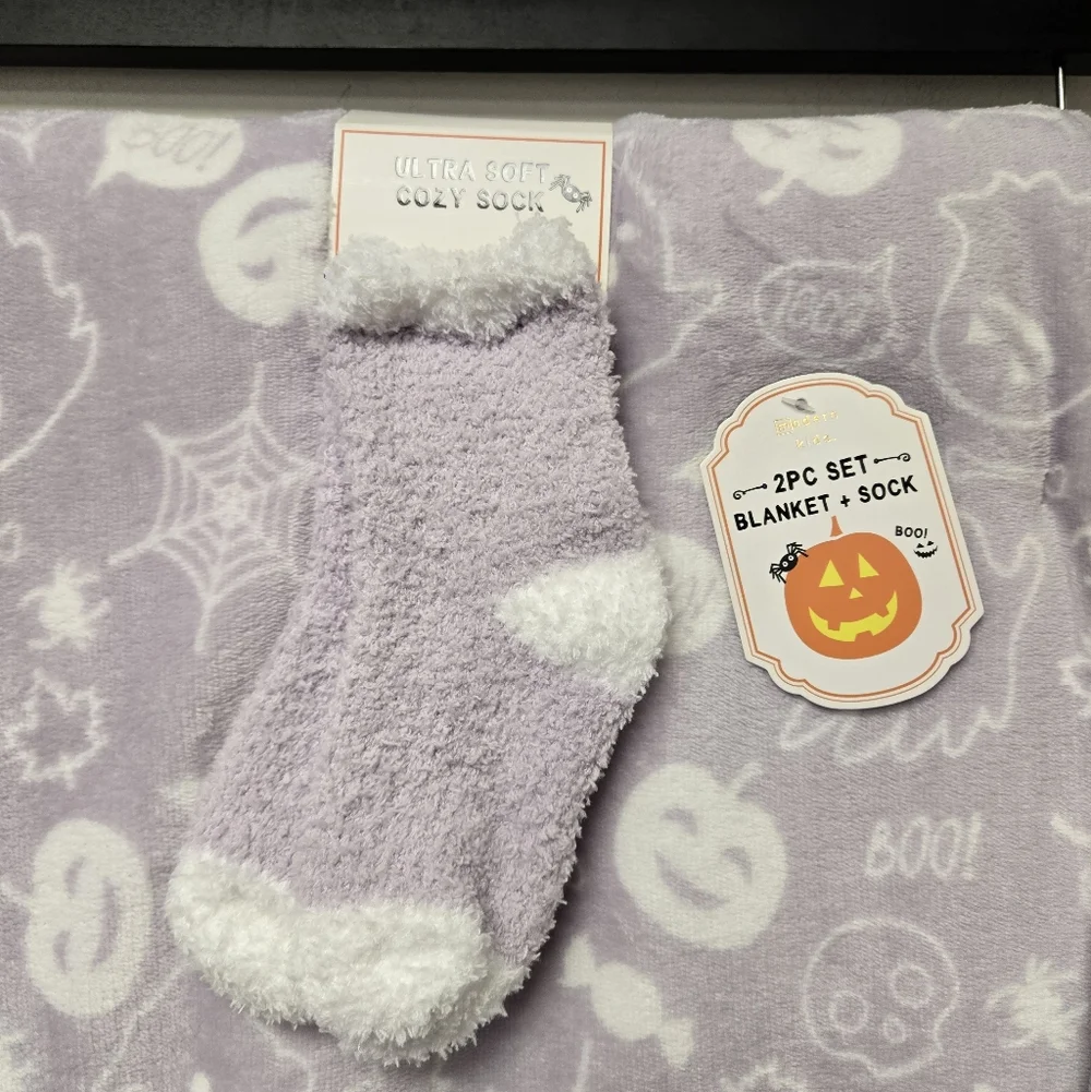 Modern Kids Halloween Boo Blanket Ultra Soft Cozy Sock 2 pc Set Bundle Purple